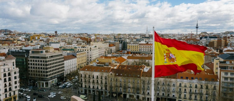 Image of red and yellow Spanish flag on a flagpole.